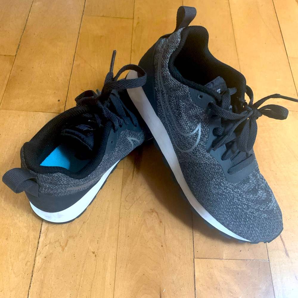 Nike Women’s Tennis Shoes Size 6